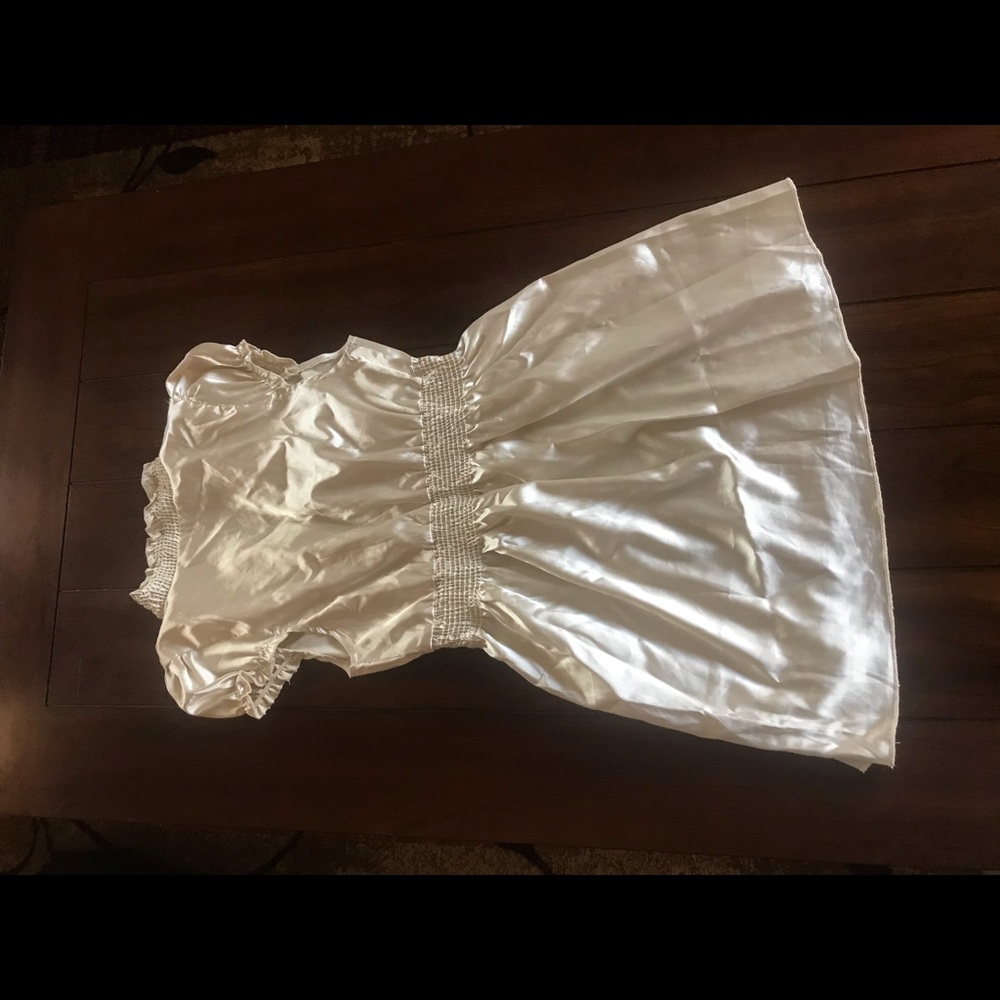 Cream colored blouse - Picture 2 of 3